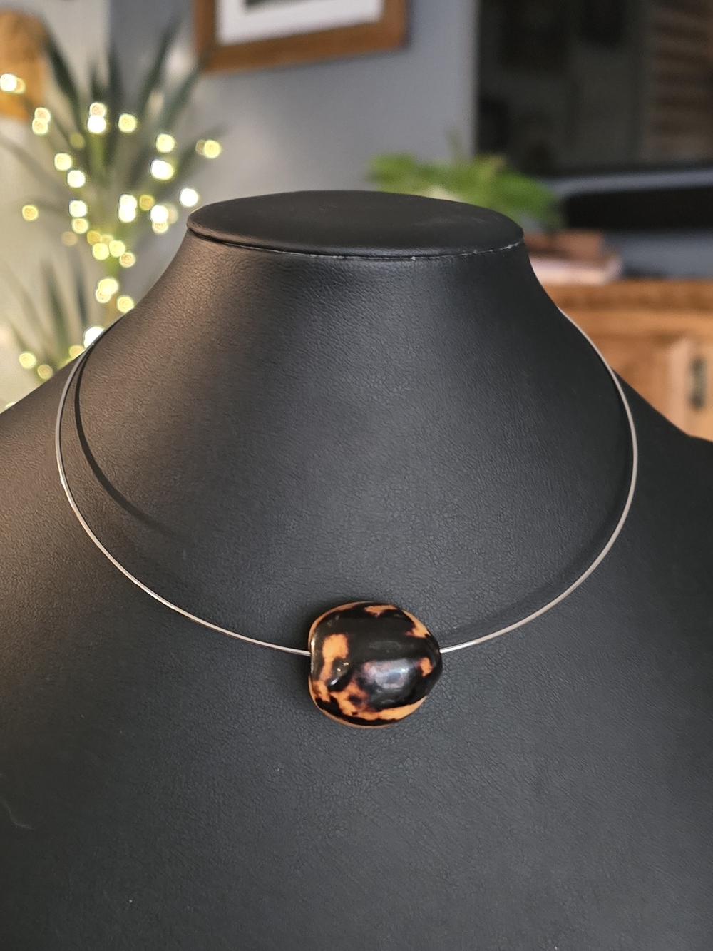 Tortoiseshell Pendant Choker Necklace - Black & Brown